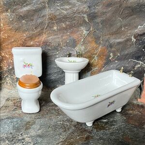 3piece set. Doll house tub, sink, & toilet